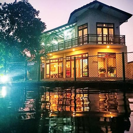 Aurora Lagoon Front Негомбо Экстерьер фото